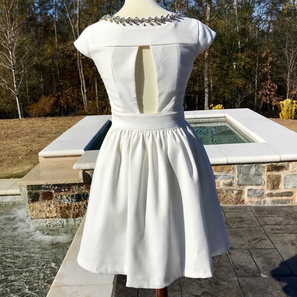 🆕🌟NWT🌟 Gorgeous Rhinestoned Neck Minuet Dress - Picture 2 of 3